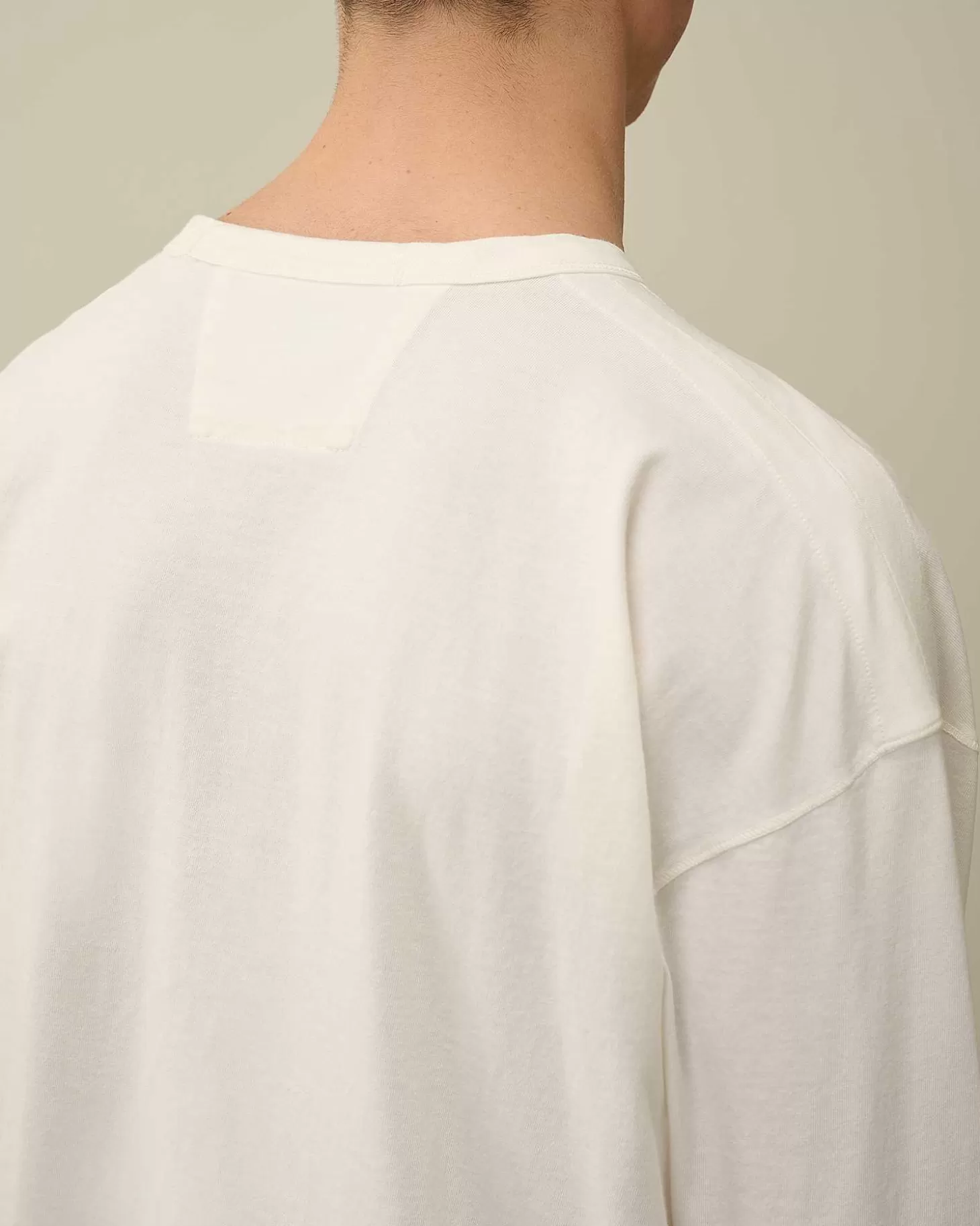 201_jersey_boxy_long_sleeved_tshirt_5-2.webp Homme C.P. Company T-Shirts Et Polos^20/1 Jersey Boxy Long Sleeved T-Shirt
