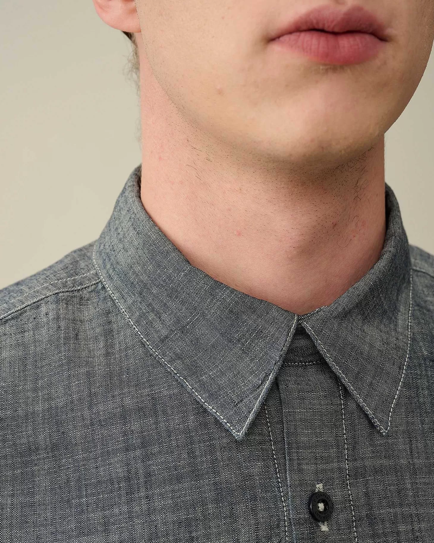 chambray_long_sleeved_logo_shirt_5.webp Homme C.P. Company Chemises^Chambray Long Sleeved Logo Shirt