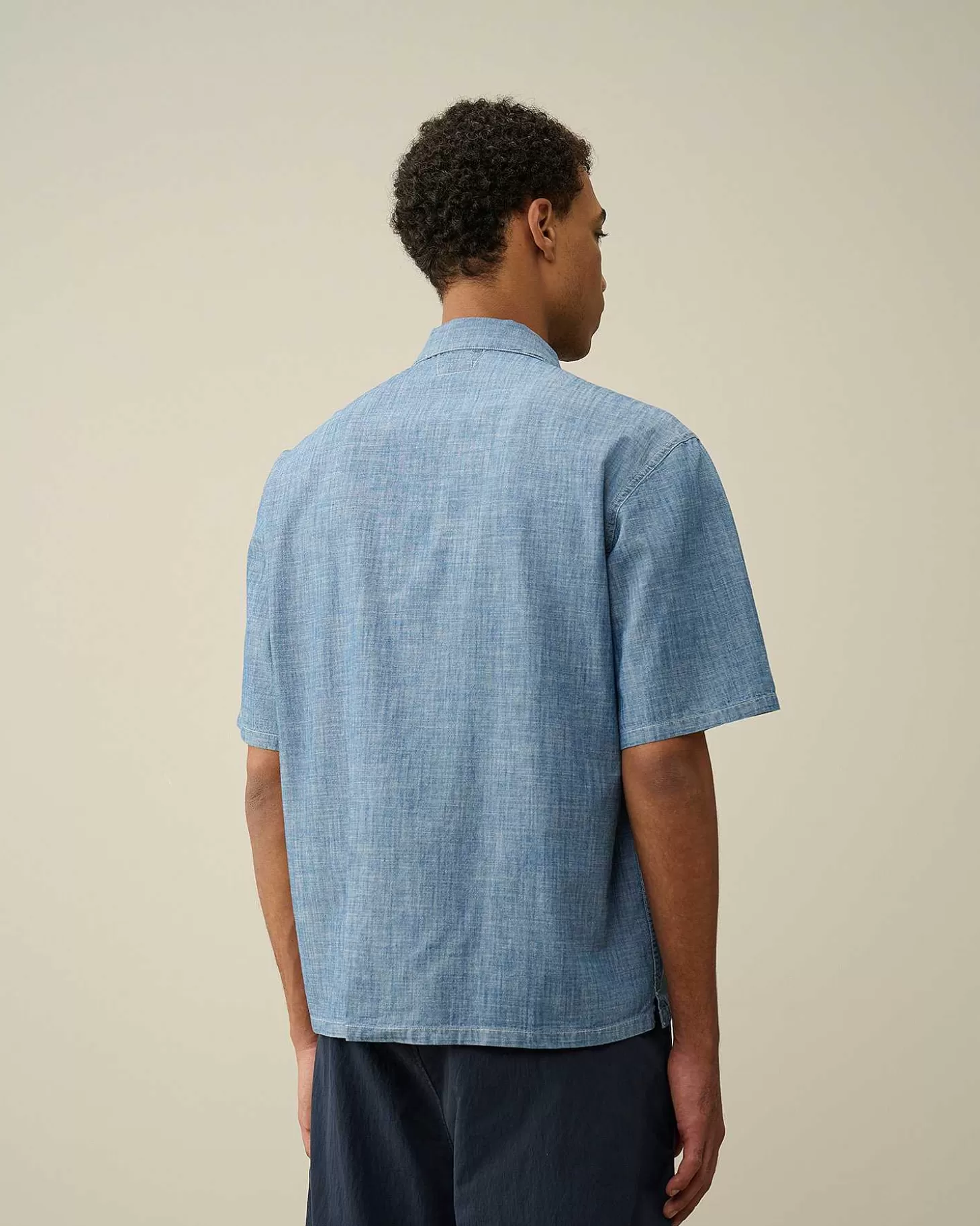 chambray_short_sleeved_logo_shirt_3.webp Homme C.P. Company Chemises^Chambray Short Sleeved Logo Shirt