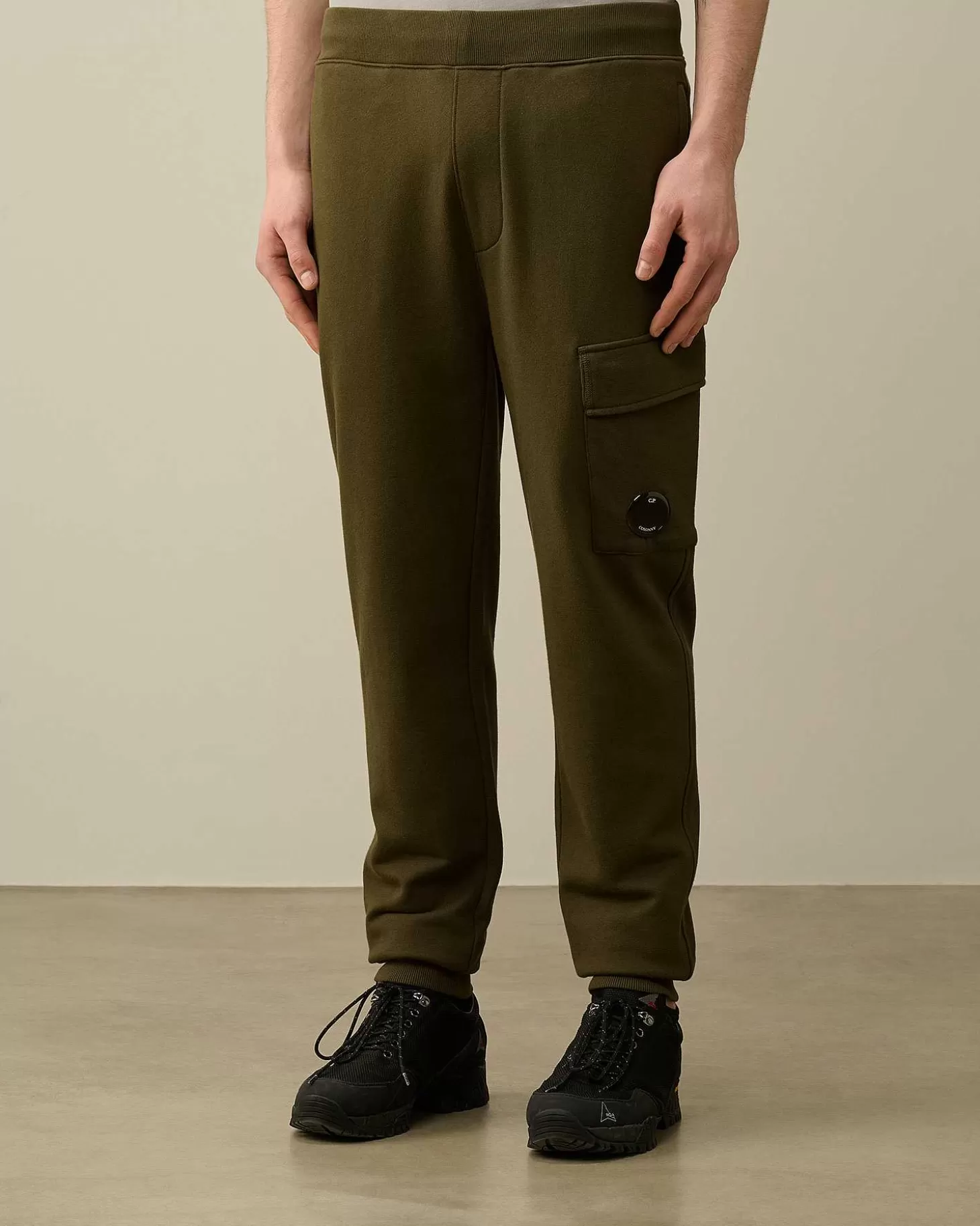 diagonal_raised_fleece_cargo_sweatpants_2-3.webp Homme C.P. Company Survêtements Et Shorts^Diagonal Raised Fleece Cargo Sweatpants