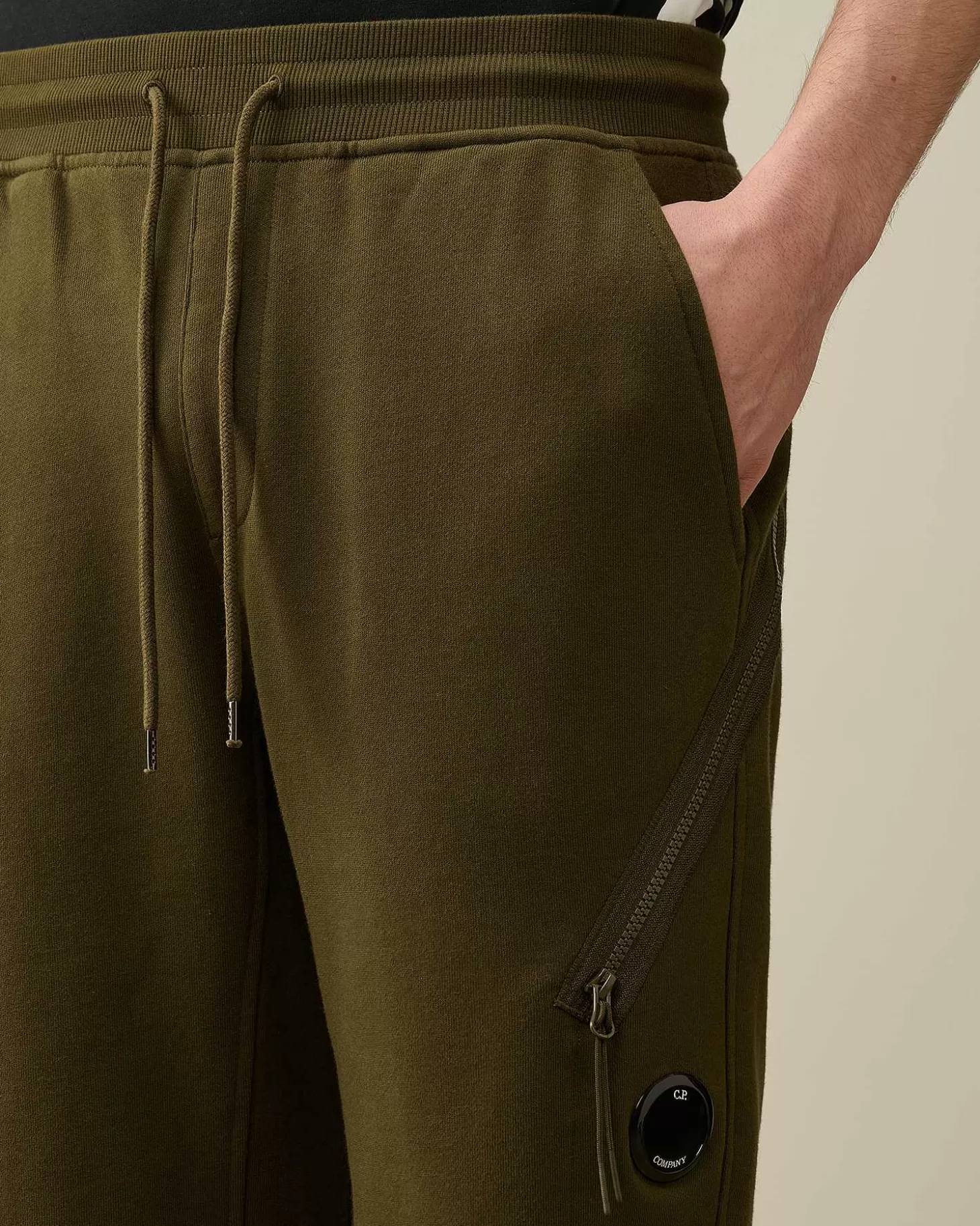 diagonal_raised_fleece_zipped_pocket_shorts_4-3.webp Homme C.P. Company Survêtements Et Shorts^Diagonal Raised Fleece Zipped Pocket Shorts