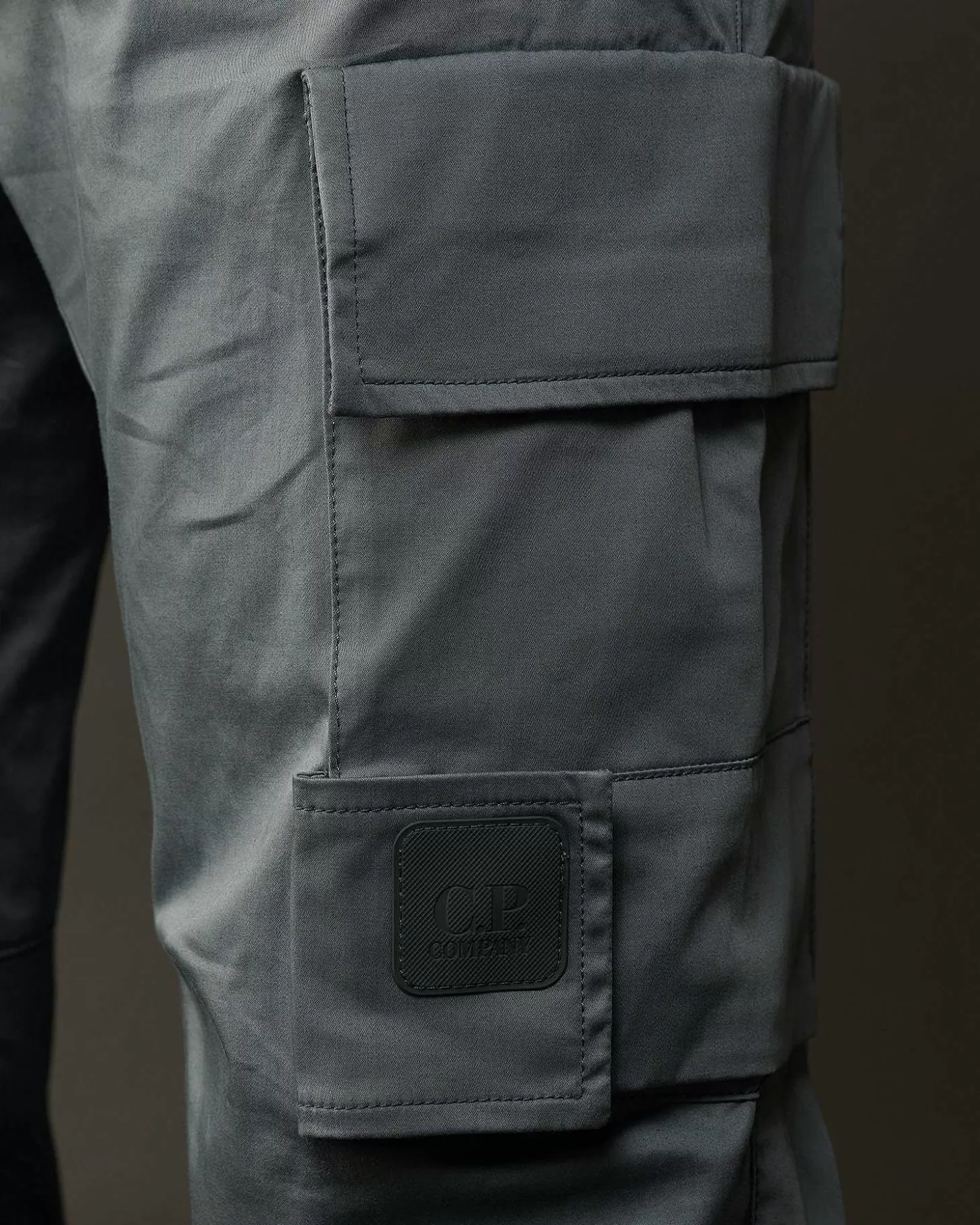 metropolis_series_stretch_sateen_ergonomic_cargo_pants_4.webp Homme C.P. Company Metropolis Series^Metropolis Series Stretch Sateen Ergonomic Cargo Pants