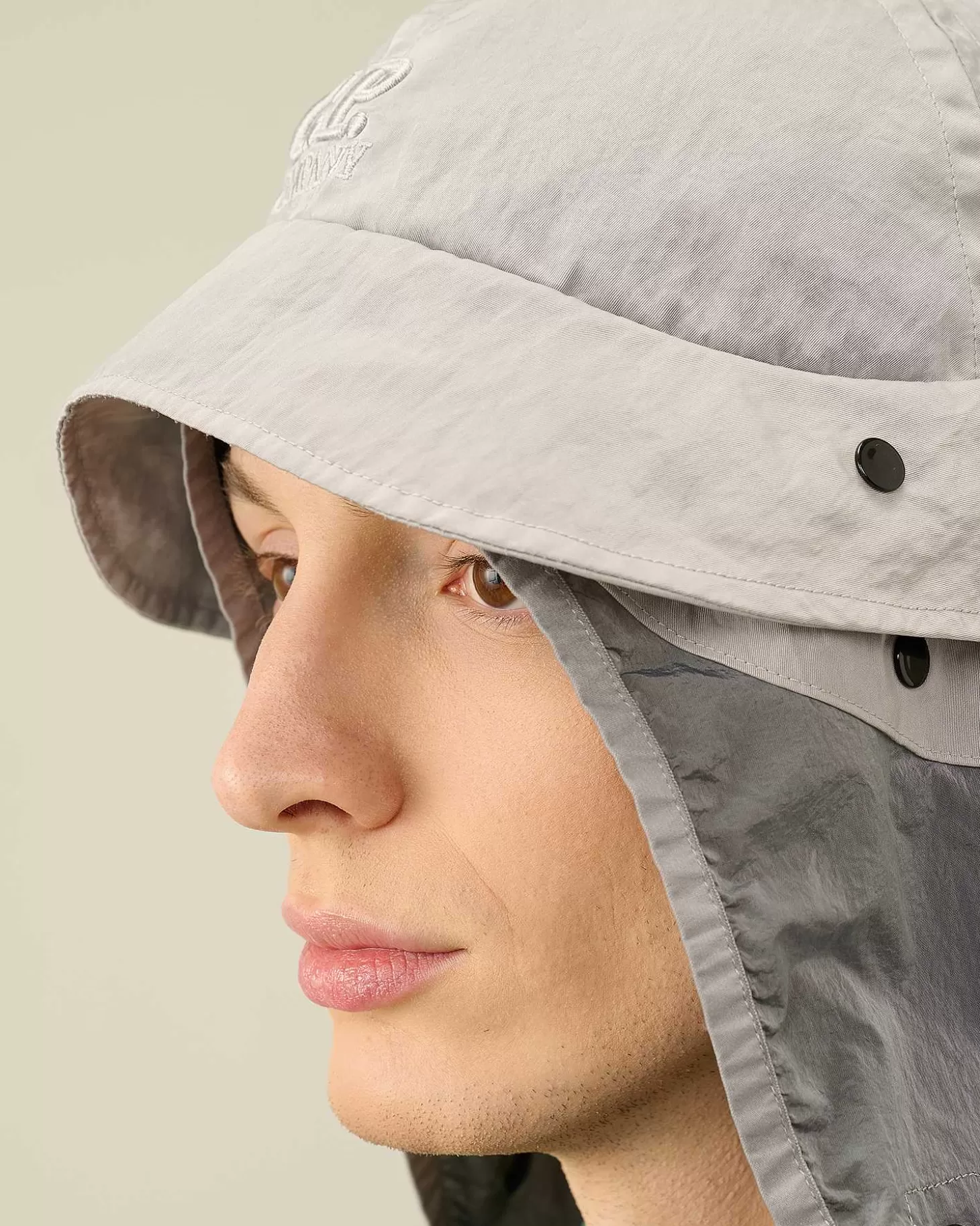nylon_b_neck_flap_bucket_hat_4-1.webp Homme C.P. Company Chapeaux^Nylon B Neck Flap Bucket Hat