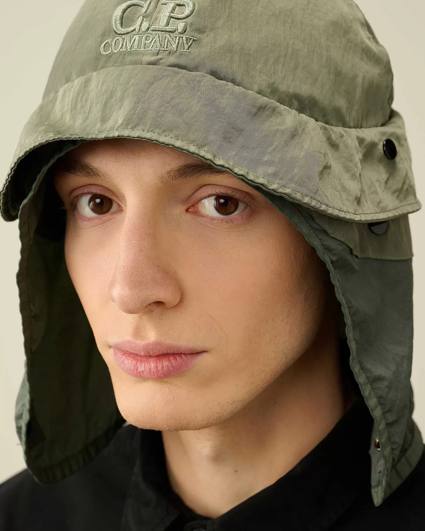 nylon_b_neck_flap_bucket_hat_5-2.webp Homme C.P. Company Chapeaux^Nylon B Neck Flap Bucket Hat