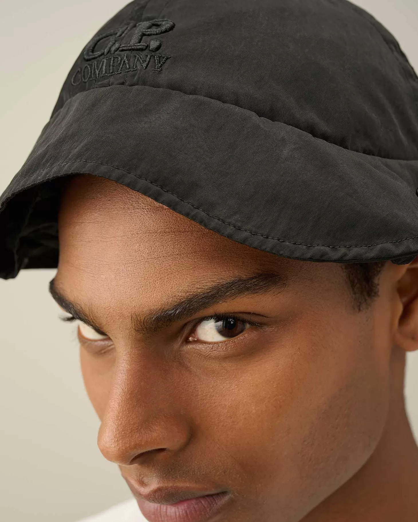 nylon_b_neck_flap_bucket_hat_5.webp Homme C.P. Company Chapeaux^Nylon B Neck Flap Bucket Hat