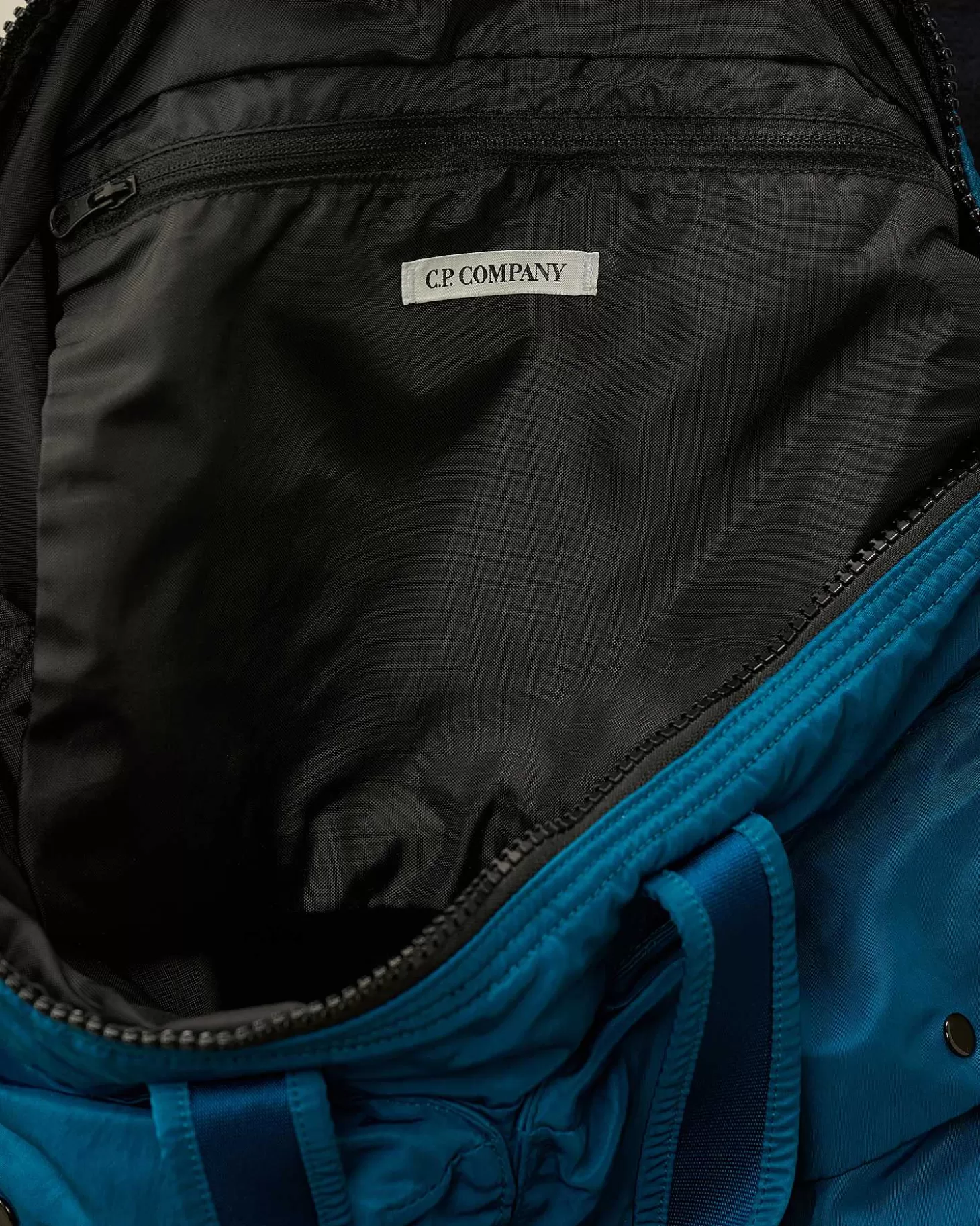 nylon_b_tote_bag_3.webp Homme C.P. Company Sacs À Dos Et Sacs Banane^Nylon B Tote Bag