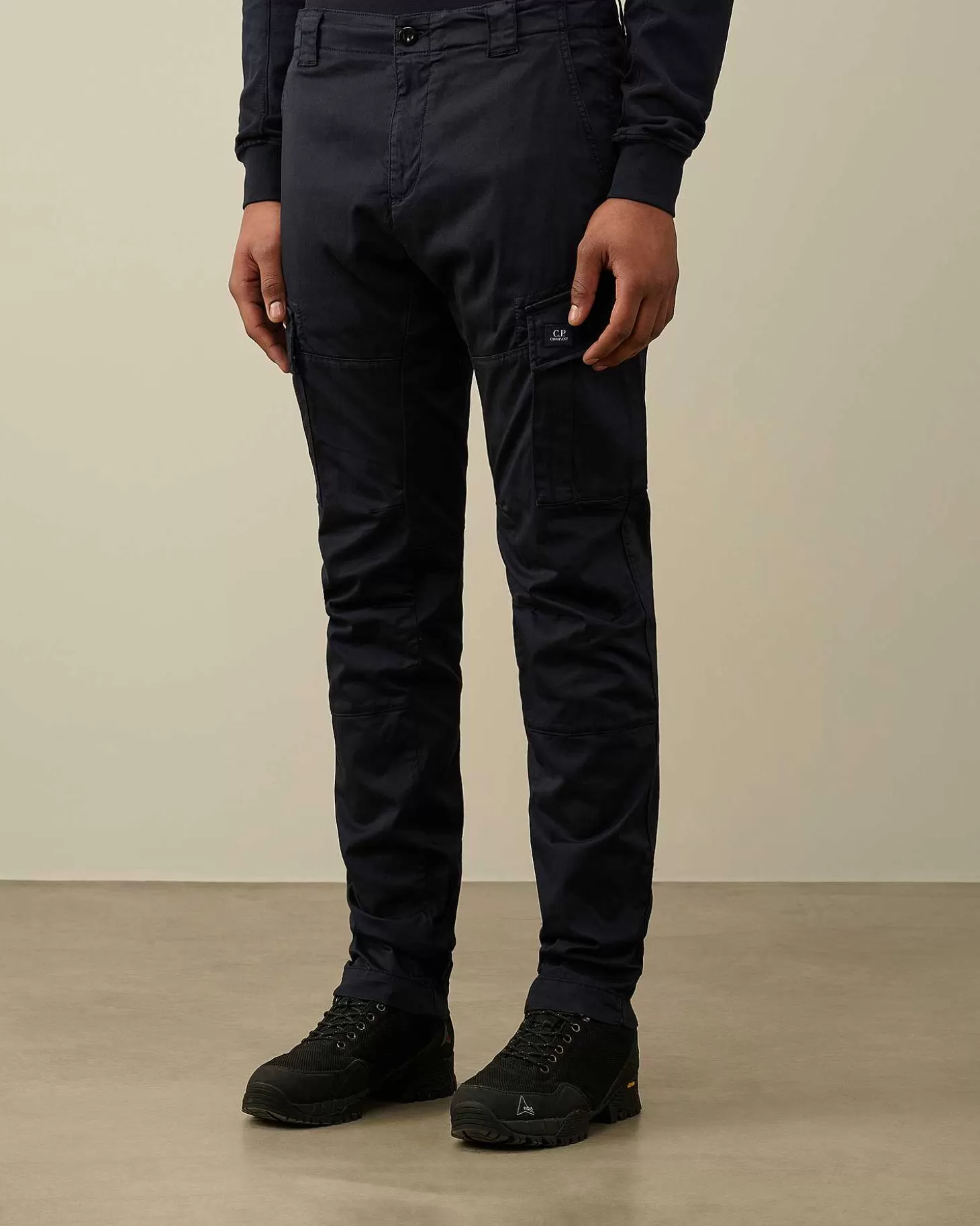 stretch_sateen_ergonomic_logo_cargo_pants_2-2.webp Homme C.P. Company Pantalons^Stretch Sateen Ergonomic Logo Cargo Pants
