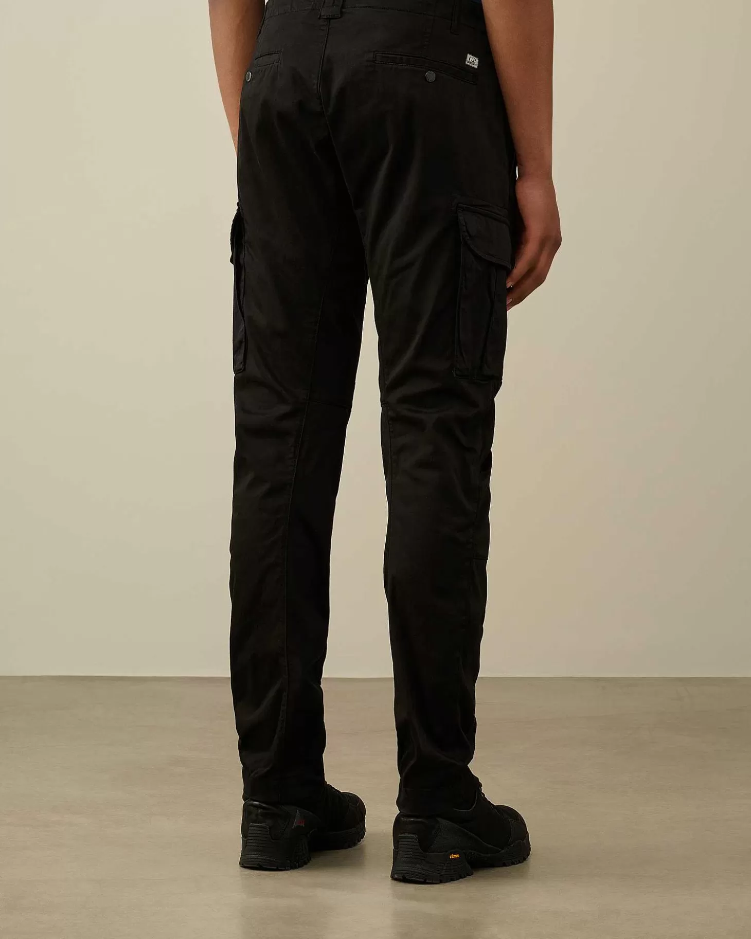 stretch_sateen_ergonomic_logo_cargo_pants_3.webp Homme C.P. Company Pantalons^Stretch Sateen Ergonomic Logo Cargo Pants