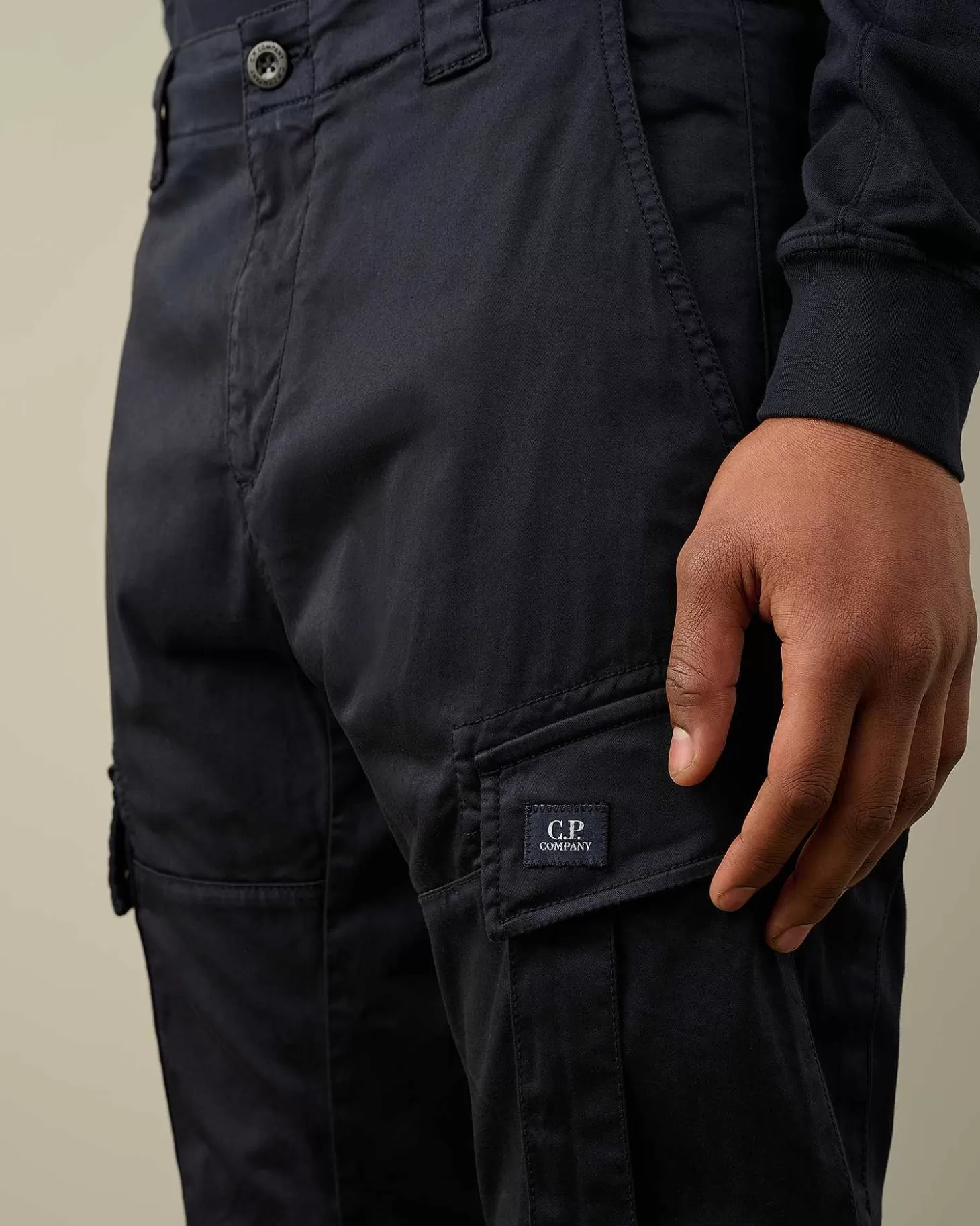 stretch_sateen_ergonomic_logo_cargo_pants_4-2.webp Homme C.P. Company Pantalons^Stretch Sateen Ergonomic Logo Cargo Pants