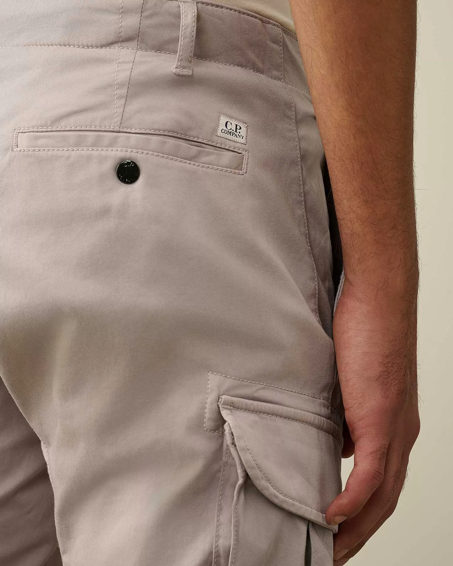 stretch_sateen_ergonomic_logo_cargo_pants_5-4.webp Homme C.P. Company Pantalons^Stretch Sateen Ergonomic Logo Cargo Pants